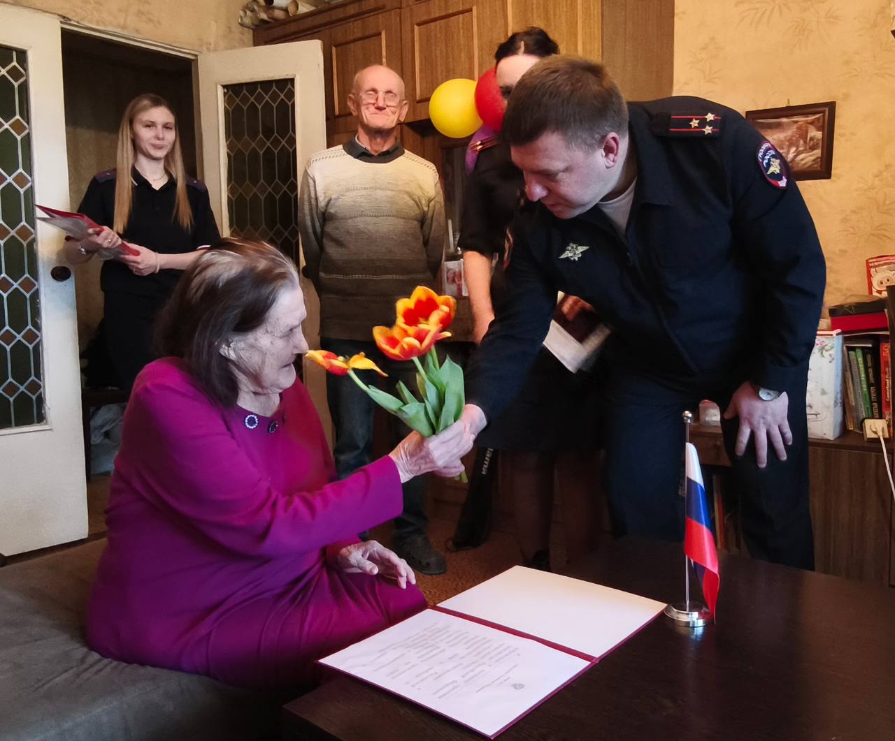 В Саратове 91-летней уроженке Украины вручили российский паспорт